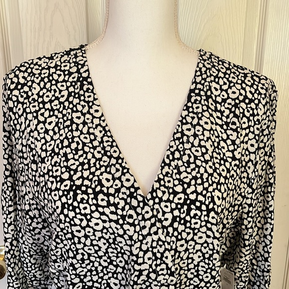 Old Navy Blouse - Picture 2 of 5